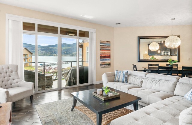 Lakeside View, Spacious 3-bedroom condo @ Barona Beach Resort in West Kelowna.