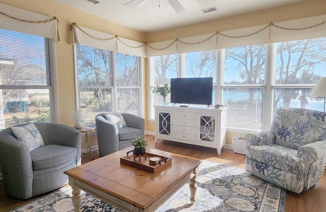 Lakeside Villa 12A - 2BR Villa with Beautiful Lake View in Gated LBTS