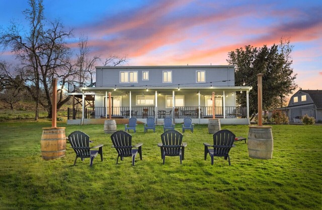 Lakeside Vineyard Retreat