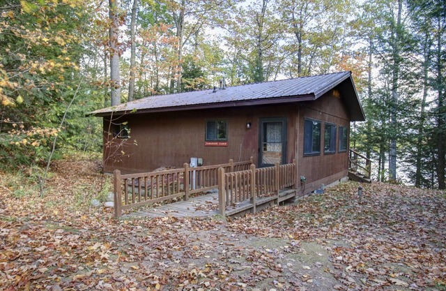 Lakeside Wisconsin Northwoods Cabin w/private dock. Pet friendly