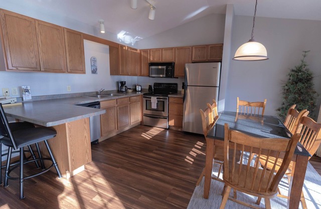 2nd Floor Duck Lake Condo @ Wild Eagle Lodge