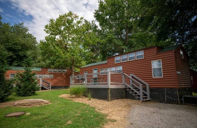 Lakeview 2BR with Loft - Dog Friendly