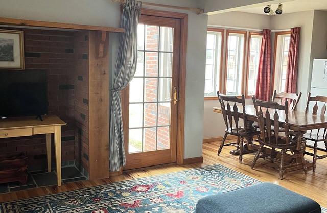 Lakeview and relax at the heart of Seneca lake