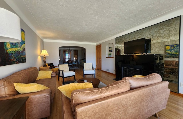 Lakeview Beach Bungalow Lighthouse/3 Beds/Game Room/Pets Entry Ramp available