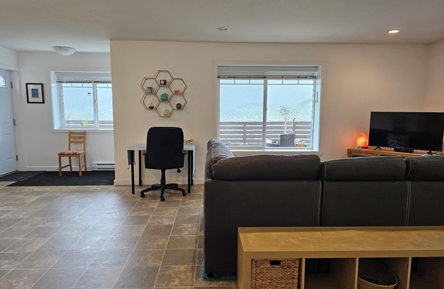 Lakeview Bliss Suite - Great neighborhood, ideal for work/recreation/relaxation.