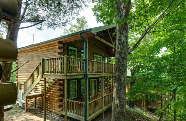 Lakeview Cabin at Marina on Dale Hollow Lake near Standing Stone State Park