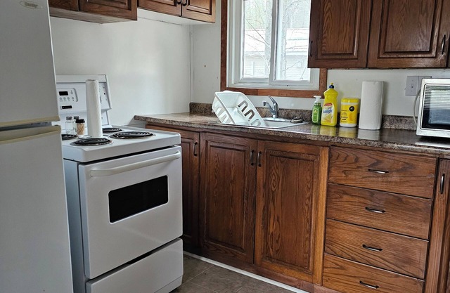 Lakeview cottage on Mazinaw Lake