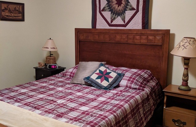 Gemütliche Lakeview Cottage, 2BR, 1 Meile nach Kalahari! Platz für bis zu 8 Gäste.