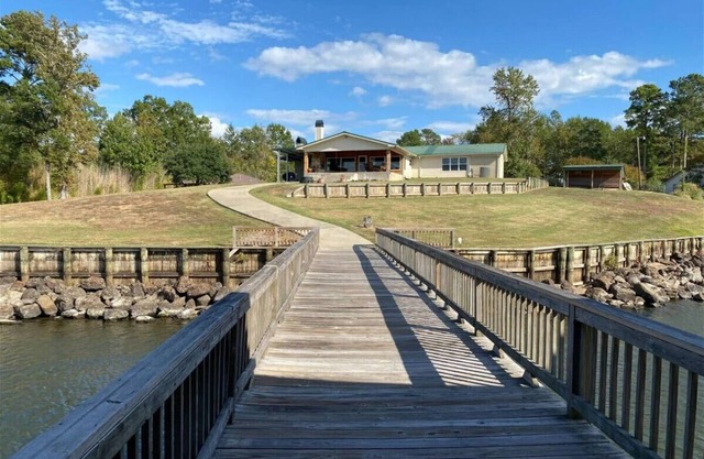 Lakeview Escape .