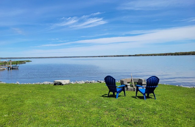 Oneida Lake Waterfront with Large Lawn, Beautiful View and Marinas next door