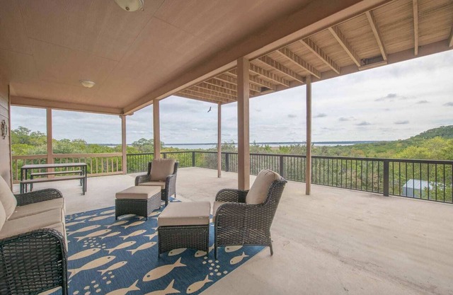 Lakeview getaway perfect for reunions