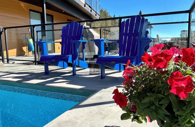 Naramata Dreaming: Deluxe Pool Suite Near Wineries & Outdoor Fun