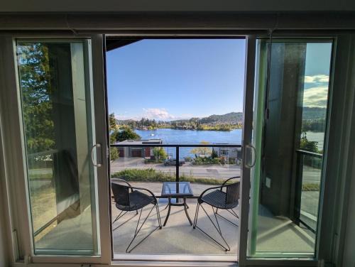 Lakeview Hideaway
