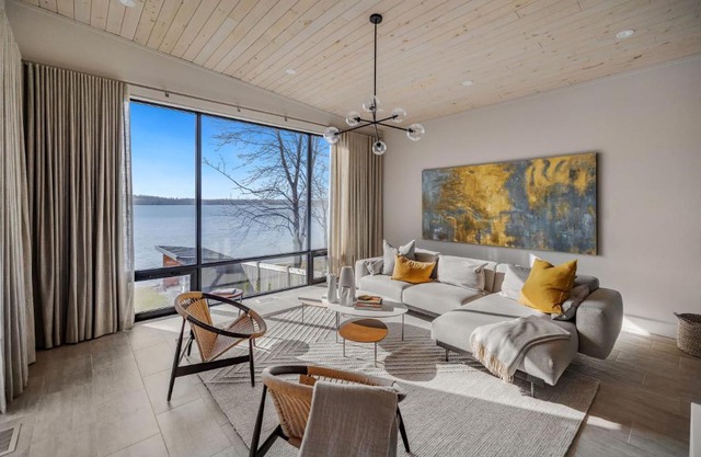 Lakeview House by Leavetown Vacations