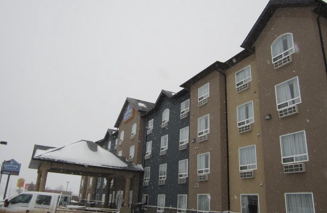 Lakeview Inns & Suites - Fort Nelson
