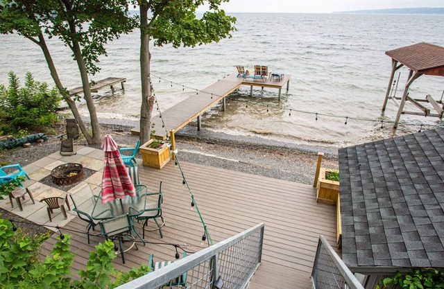 Seeblick Landing: Minuten von Weingütern, Kajaks und Spielzimmer inklusive!