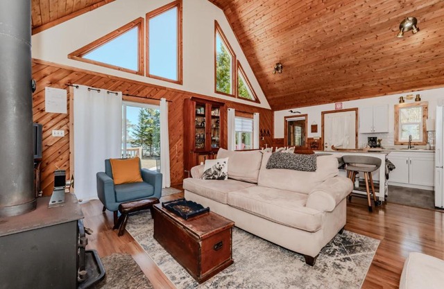 Lakeview Loft A-frame Escape Tobermory