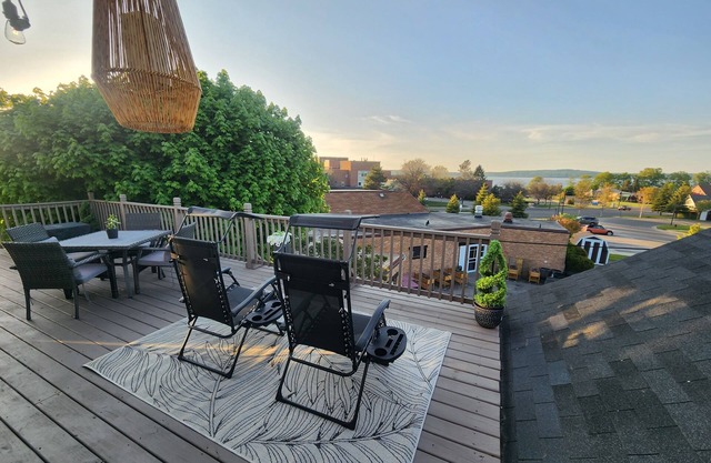 Lakeview Loft. Downtown Petoskey.