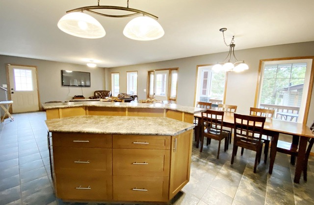Lakeview Luxury at "The Lookout"