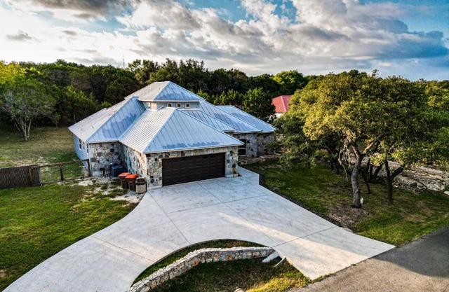 Lakeview Luxury