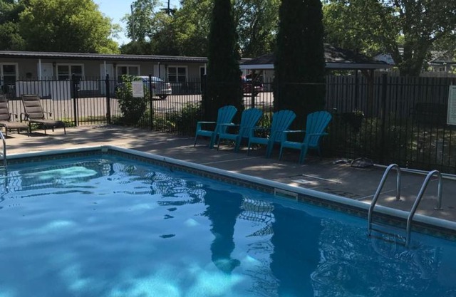 Lakeview Motel & Cottage
