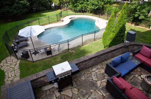 Lakeview on Main Pool, Fire Pit + Walkable