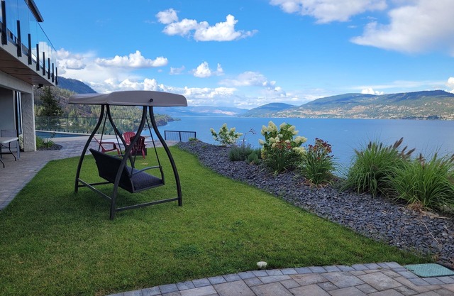Lakeview Paradise Tranquil getaway in Kelowna to relax at our 2 bedroom suite.