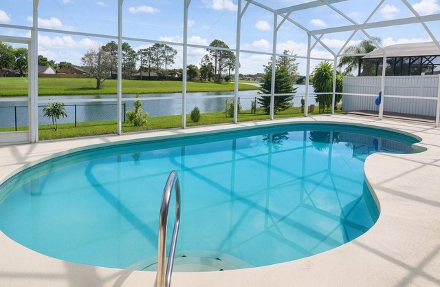 Lakeview Pool Villa, 3BD/2BA 10 min to Disney!