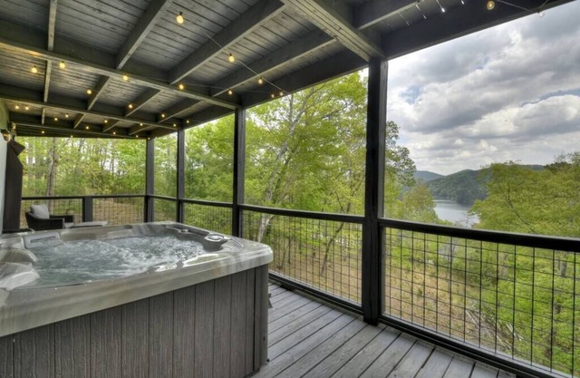 Lakeview Rendezvous | Book 2 Nights Get 3rd Free!