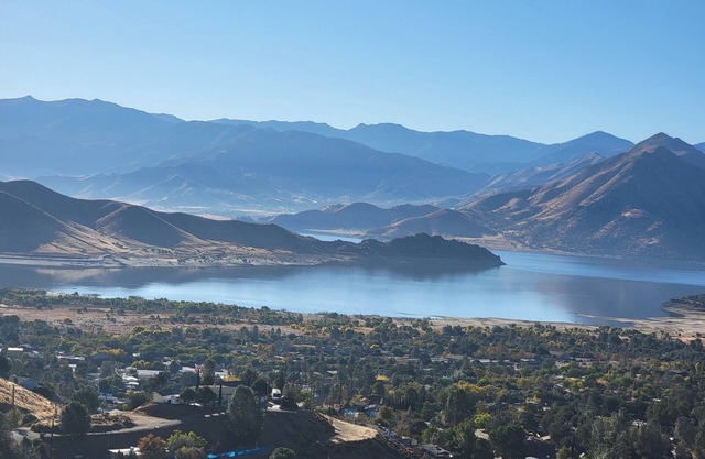 Lakeview Retreat: A Spacious Dog-Friendly Escape with Breathtaking Views