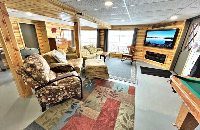 Lakeview Retreat | 8 Bed, 2 Bath, Lakeside on the Flowage!