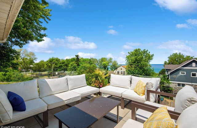 Live the good life! Relaxed modern living with lake views.