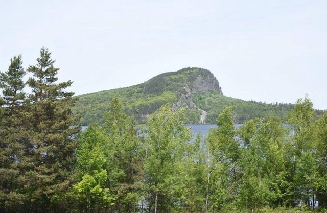 Lakeview Suite (Gorgeous view of Mount Kineo)