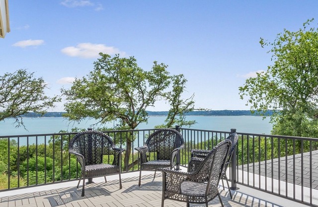 LakeView Villa, lake access, lake view, hot tub, game room, outdoor space