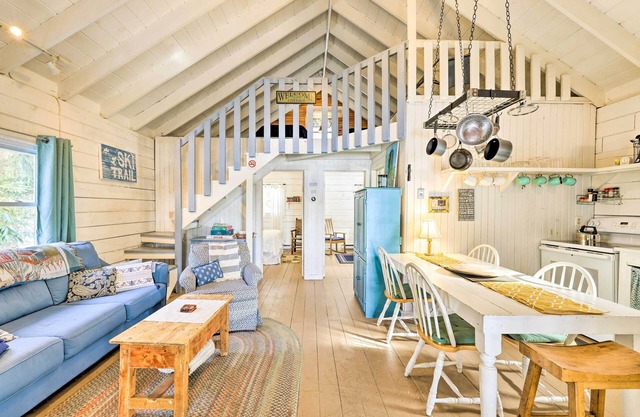 NEW! Pet-Friendly Cottage w/ Lake Access & Canoes!