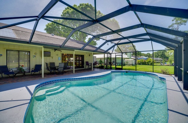 Lakewood Park Retreat on Fairway - 4 Mi to Beach!