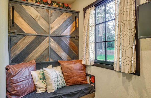 Lakewood Vacation Rental - Walk to American Lake!