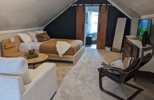 Lakewoods Urban Suite