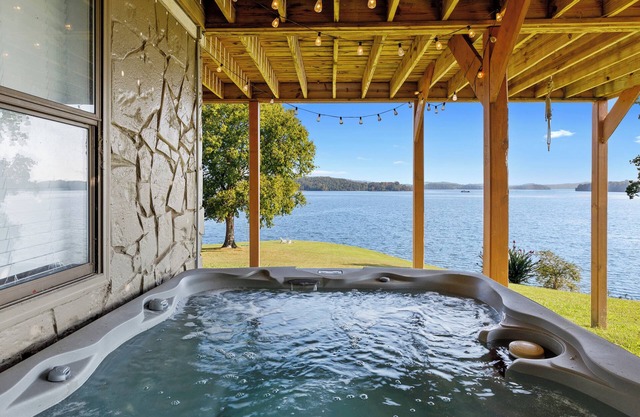 Lakin' It Easy | Private Boat Ramp, Sleeps 14!