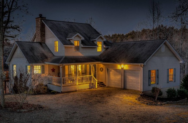 Lakin' Memories by Escape to Blue Ridge