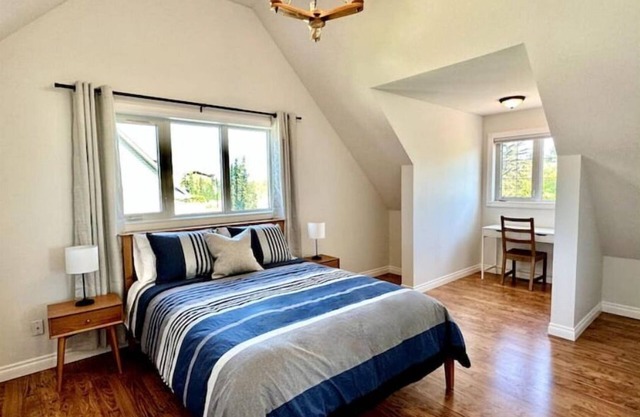 Lamplight Cottage | paddle-boards, AC, best beach!