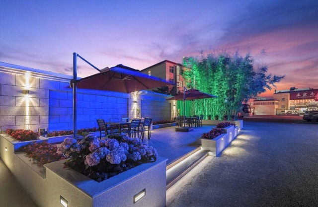 LAN WAN INTERNATIONAL HOTEL