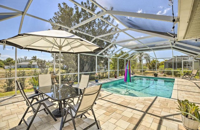 Lanai and Heated Pool Stunning Cape Coral Getaway