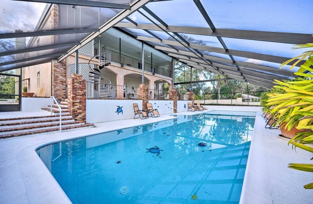 Lanai & Pool: Elegant Villa in Winter Haven!