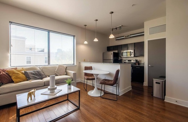 Landing | Amazing 1BD, Courtyard, Gym