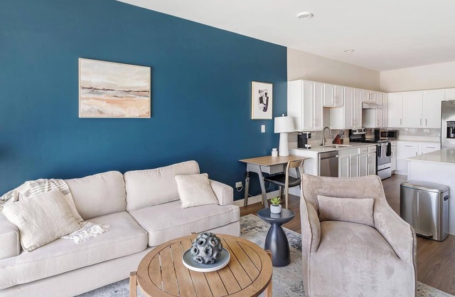 Landing | Amazing 1BD, Pool, Gym