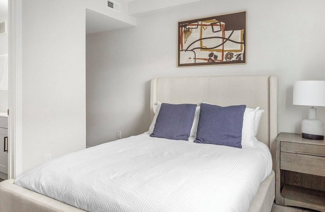Landing at 4415 Chestnut - 2 Bedrooms in Univer.