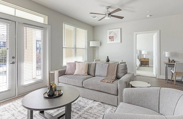 Landing at Bellrock Market Station - 2 Bedrooms in Downtown Katy