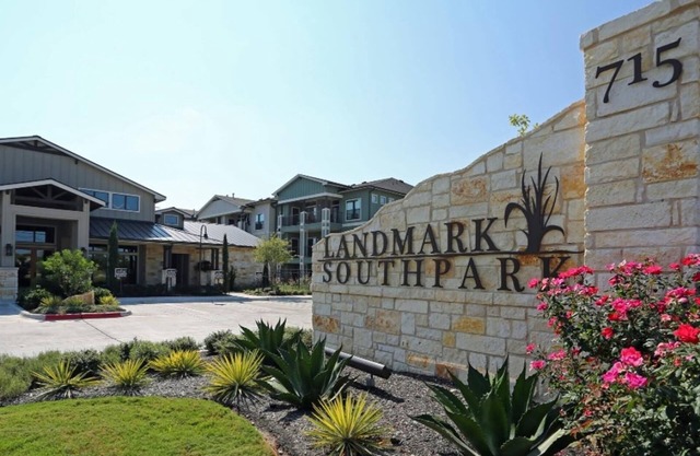 Landing at Bridge at Southpark Meadows - 2 Bedrooms in Slaughter Creek