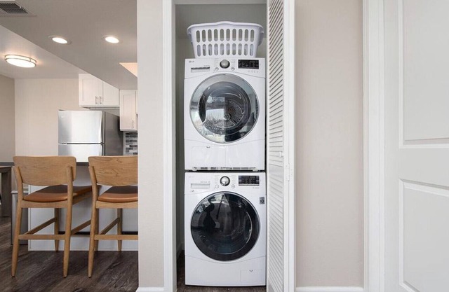 Landing at Enclave at Town Square - 1 Bedroom in Downtown Chino